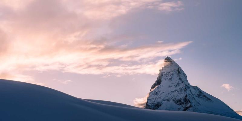 新闻17：在信息洪流中，如何通过专业新闻报道把握时事脉搏