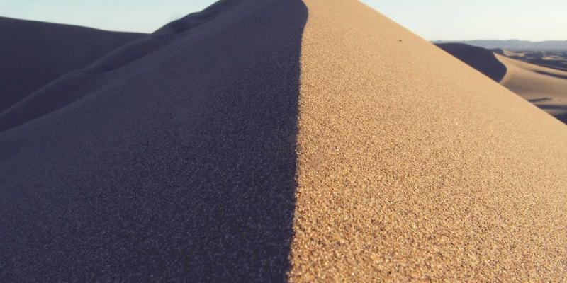 新闻82：数字时代新闻报道的范式转移与资讯价值重塑