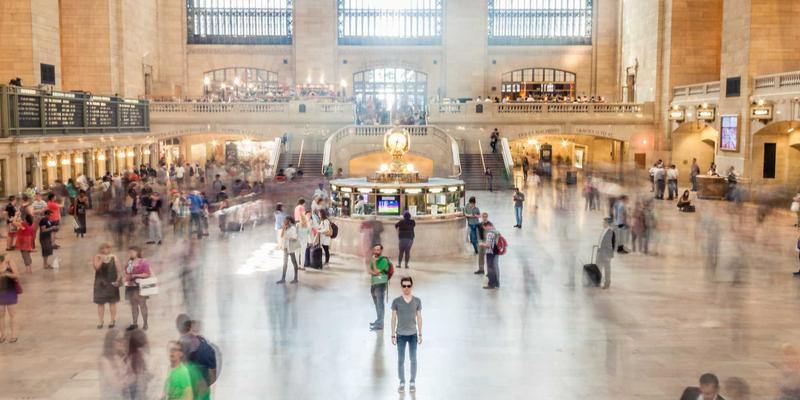 时事新观察：OKCZX视角下传统新闻媒体向信息门户的转型策略