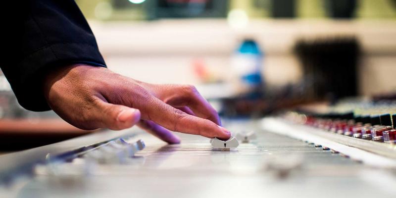 时事资讯新战场：新闻编辑室数字化转型中的文化冲突与融合路径